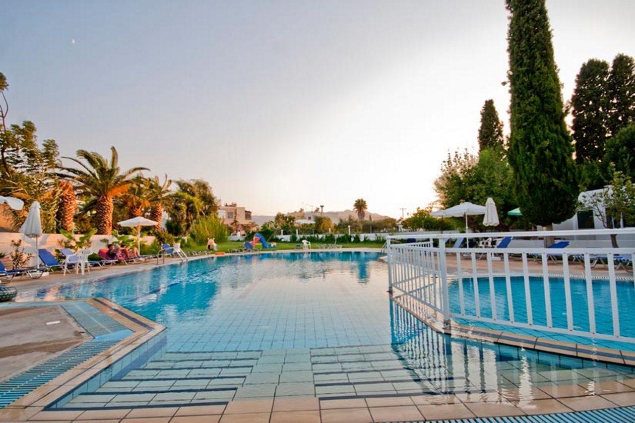 Theodorou Beach Hotel Apartments Psalidi  Bagian luar foto